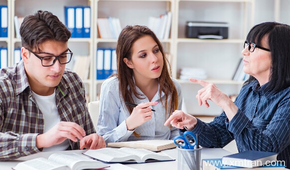 女生做翻譯一般工資多少？是語言還是行業(yè)決定收入的