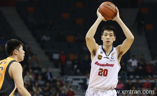 中國男籃里面誰會其他語種，其中占比是多少？